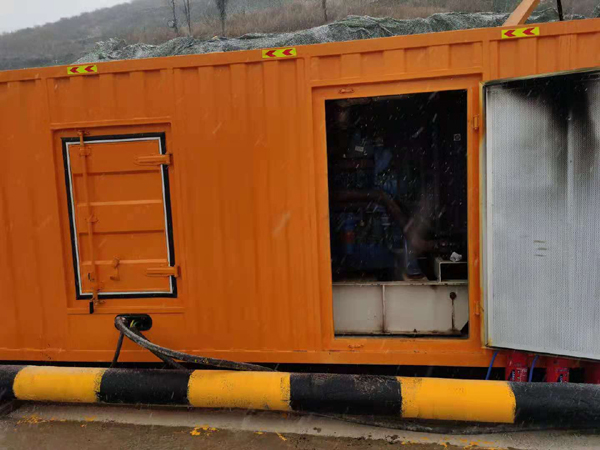 三台发电机出租 柴油发电机组电压低报警怎么办？