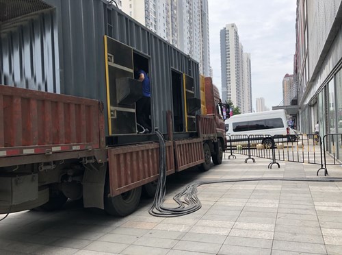 三台冷却液不足的情况下如何检查柴油发电机组？