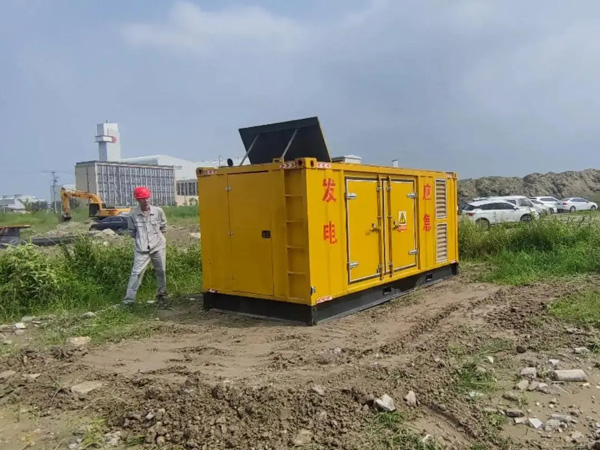 三台200KW柴油发电机机组每小时的油耗量受哪些因素影响？