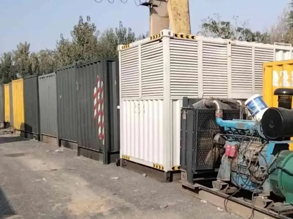 三台200KW柴油发电机机组每小时油耗是多少？